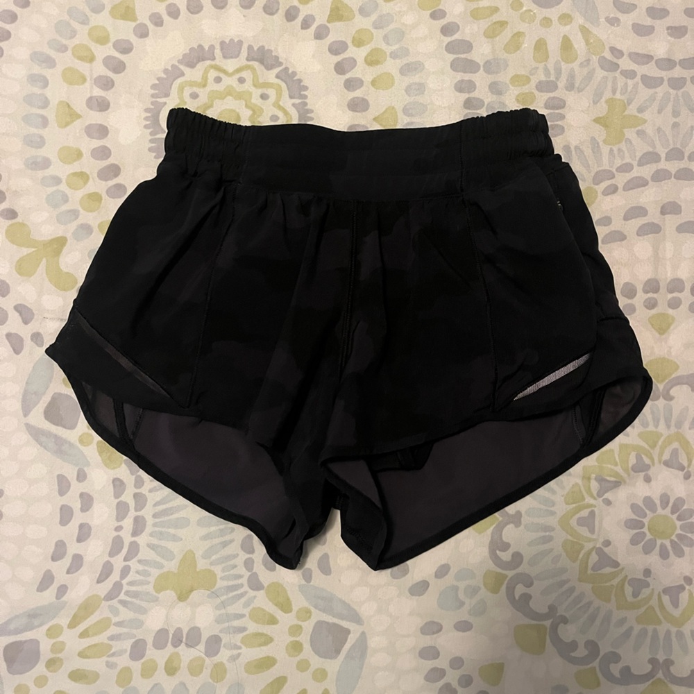 Black camo lululemon hotty hot low rise lined shorts size 4